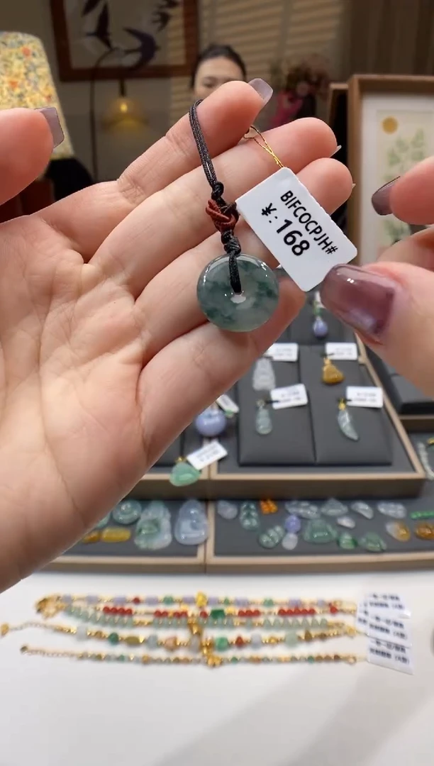 【闪购商品】翡翠颈饰未镶嵌平安扣