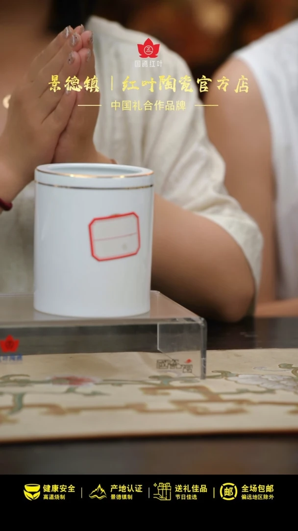 1个微瑕果果笔筒