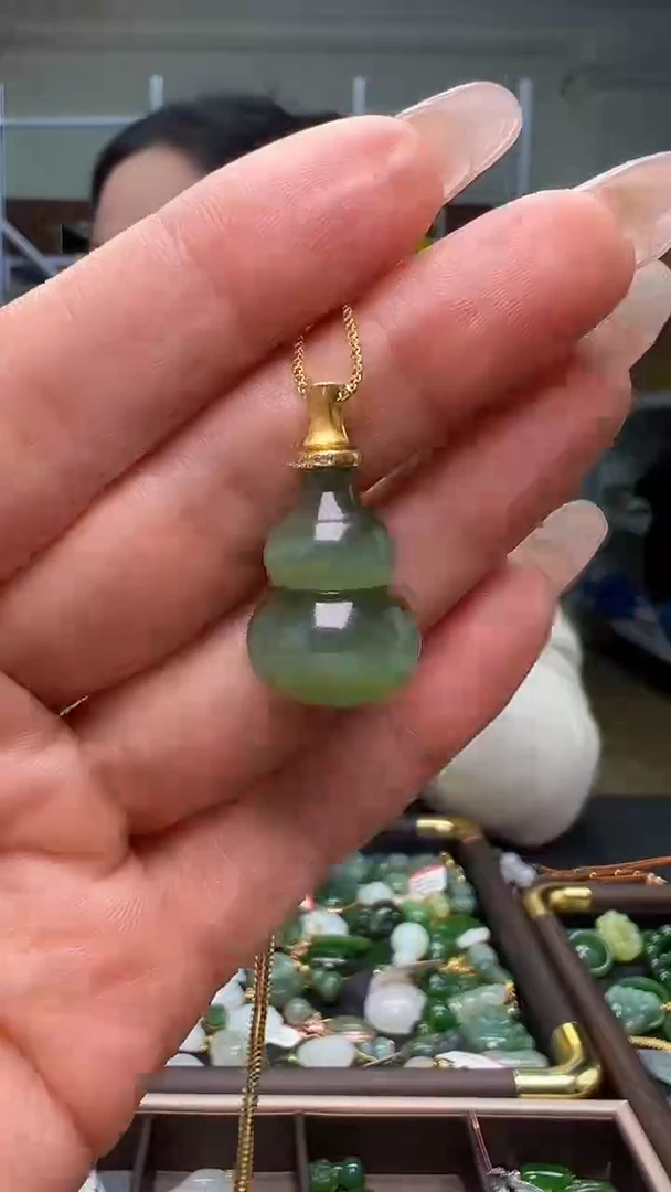 颈饰18K金镶嵌和田玉（多样性发货.发其一）11.26.44