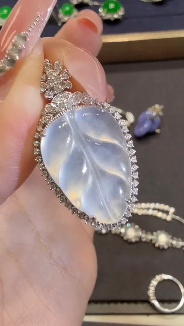 吊坠(不含链)18K金镶嵌翡翠xmg多样性发其一