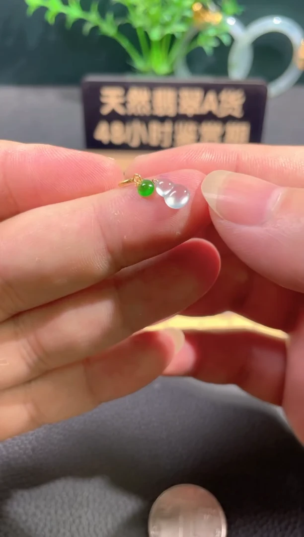 翡翠18K金镶嵌颈饰翡翠