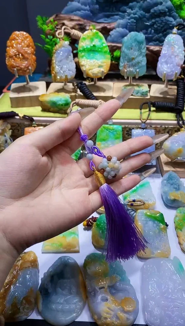 【闪购商品】翡翠颈饰未镶嵌翡翠A货