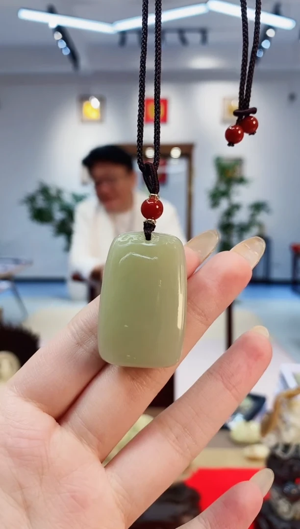 【闪购商品】和田玉挂件未镶嵌绿黄无事牌