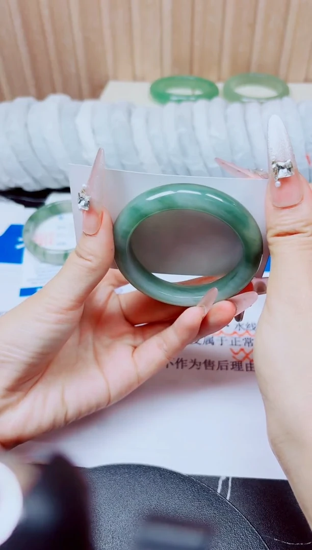 未镶嵌手镯石英质玉79/50