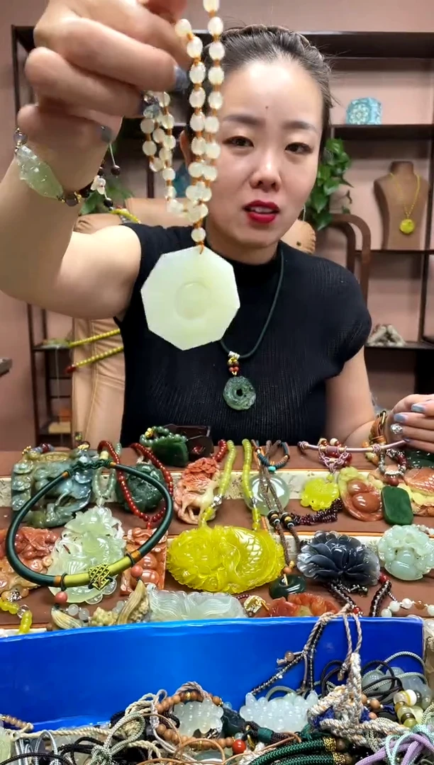 未镶嵌岫玉颈饰·