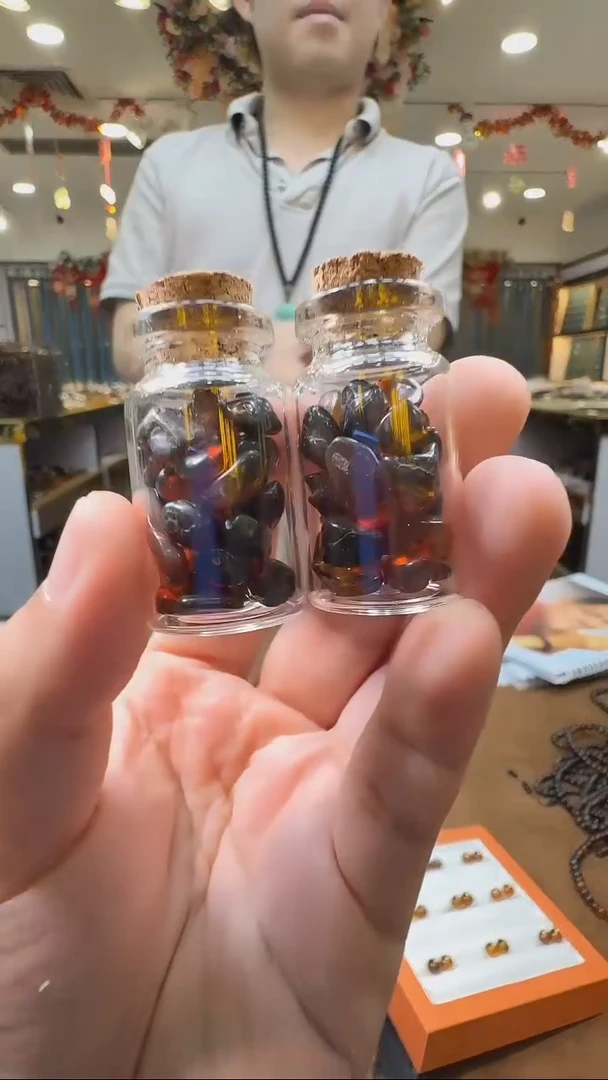 未镶嵌琥珀裸石碎料小瓶19.9两瓶