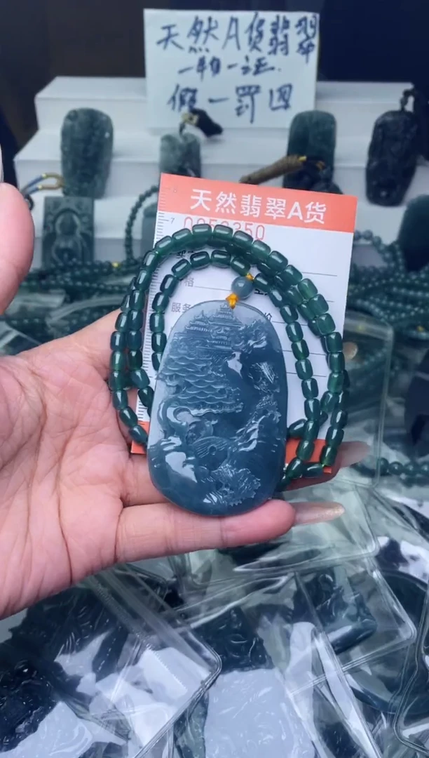 翡翠未镶嵌颈饰