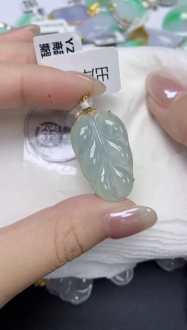 翡翠18K金镶嵌颈饰天然缅甸翡翠A货百元以上9元证书费自理
