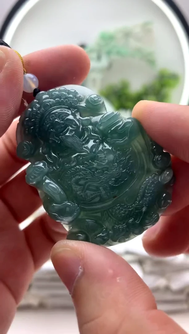 翡翠未镶嵌颈饰财神