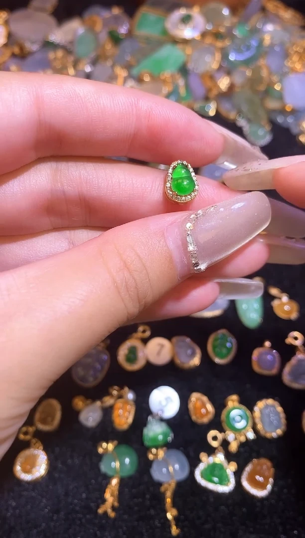 颈饰银S925镶嵌翡翠天然a货