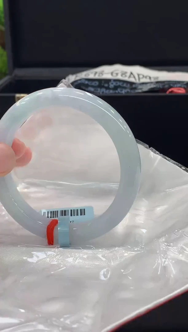 翡翠手镯未镶嵌手镯