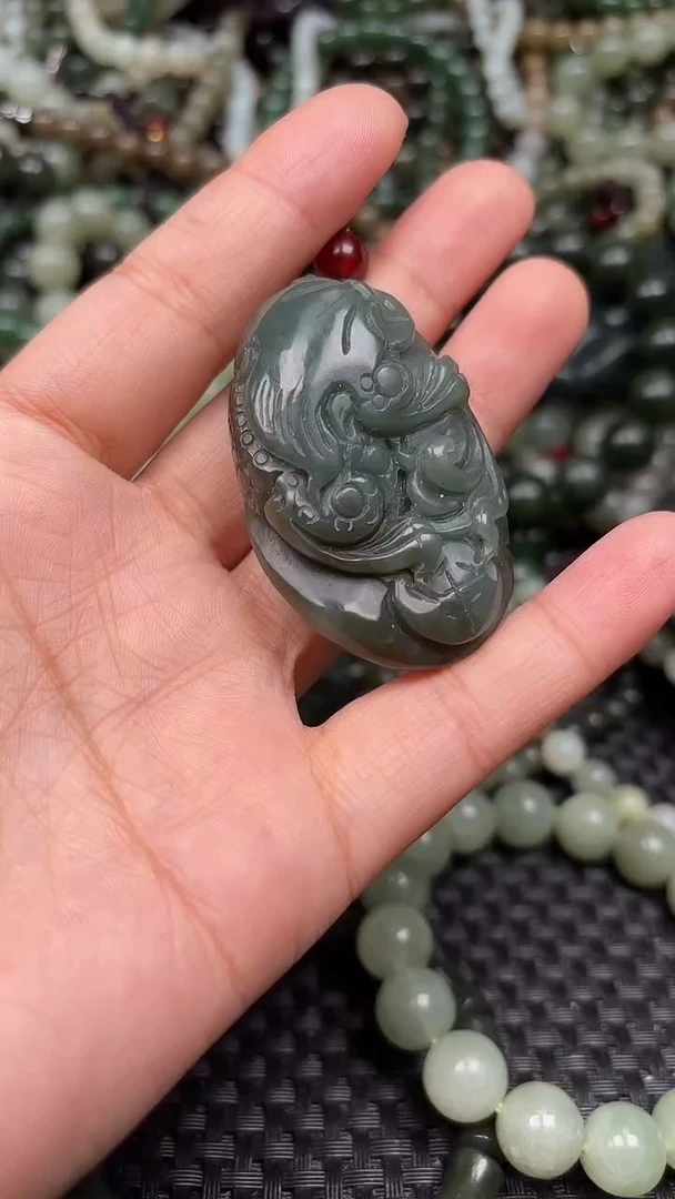 颈饰未镶嵌和田玉1
