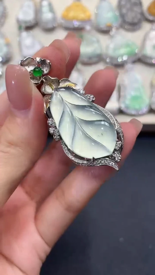 【闪购商品】翡翠吊坠(不含链)18K金镶嵌w154       