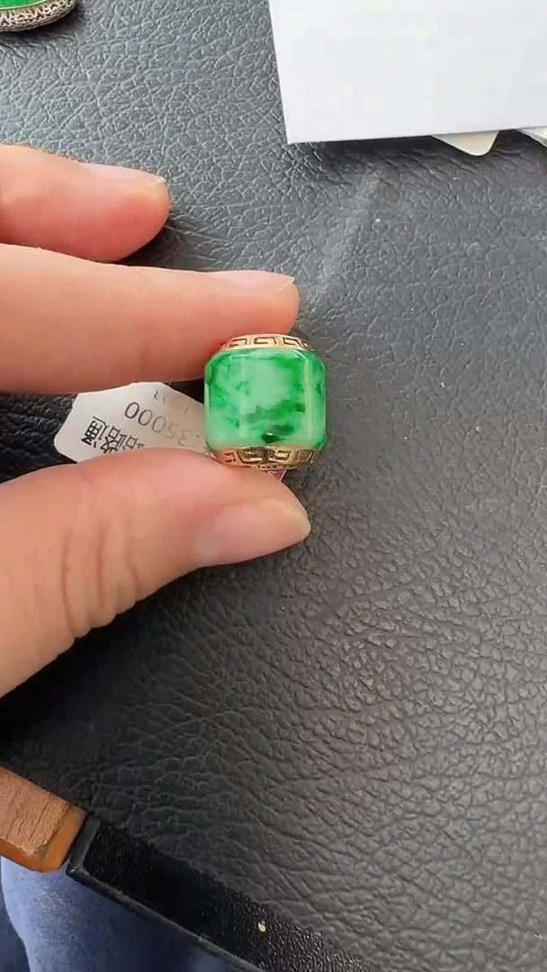 颈饰18K金镶嵌翡翠荣倩