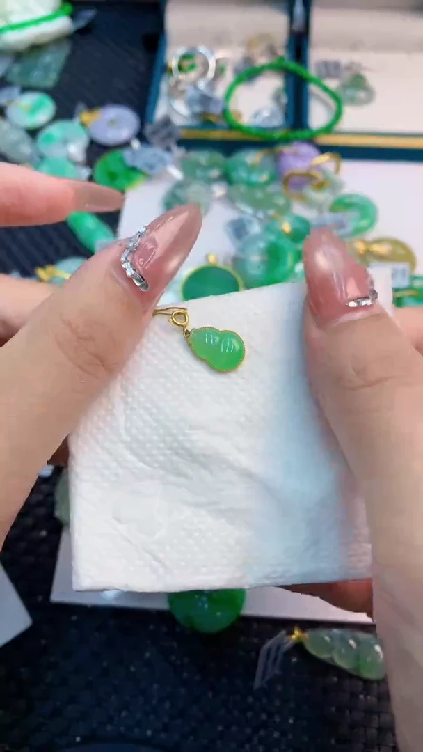 翡翠18K金镶嵌吊坠(不含链)1