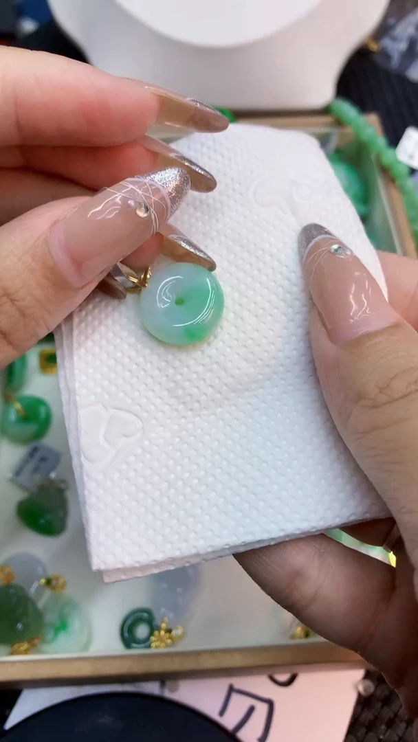 颈饰未镶嵌翡翠1