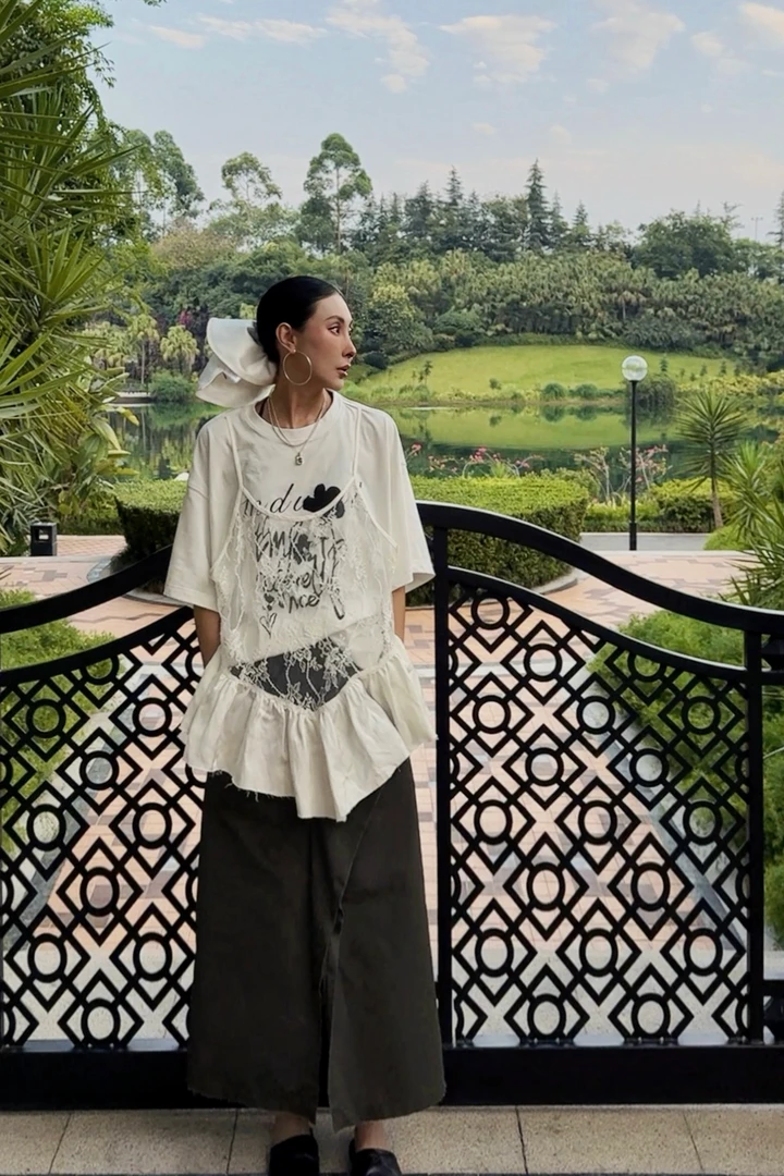 AMALIA SANDRA Romantic slouch松弛感拼接蕾丝T