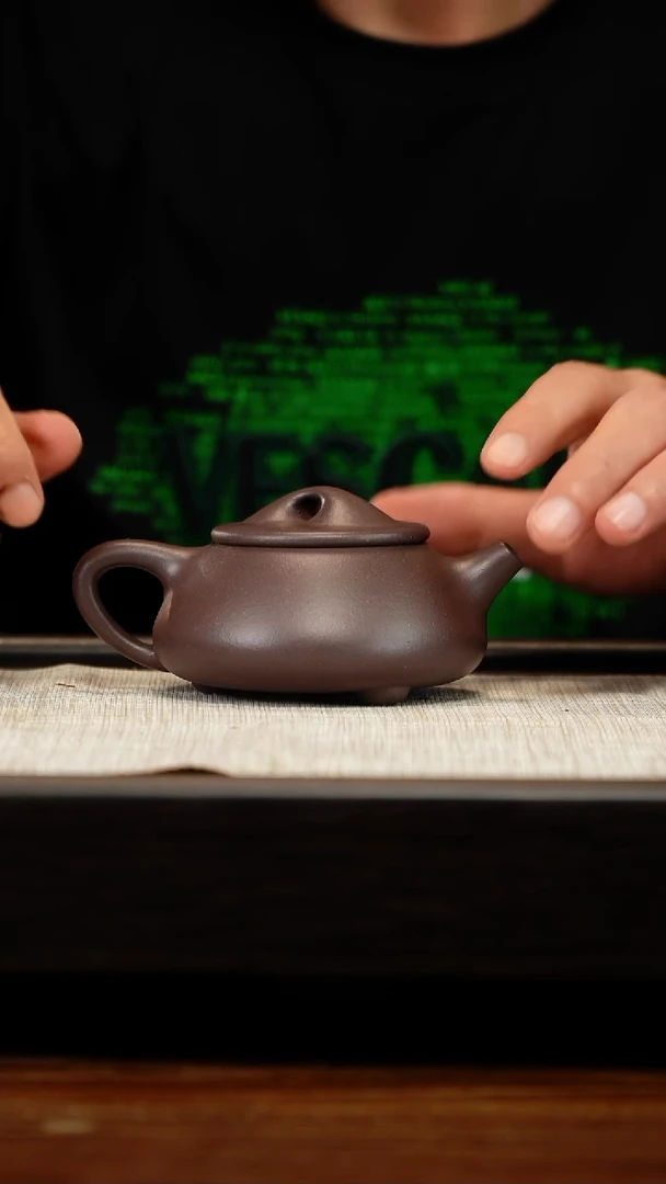 茶壶紫砂四底景舟（胡晨旭)