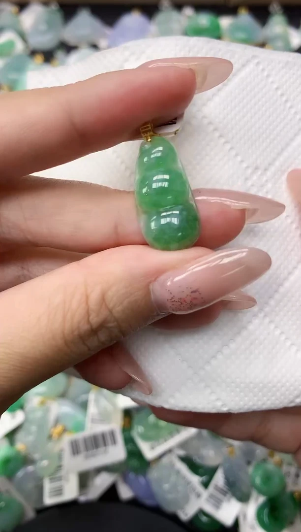 颈饰18K金镶嵌翡翠1111111111