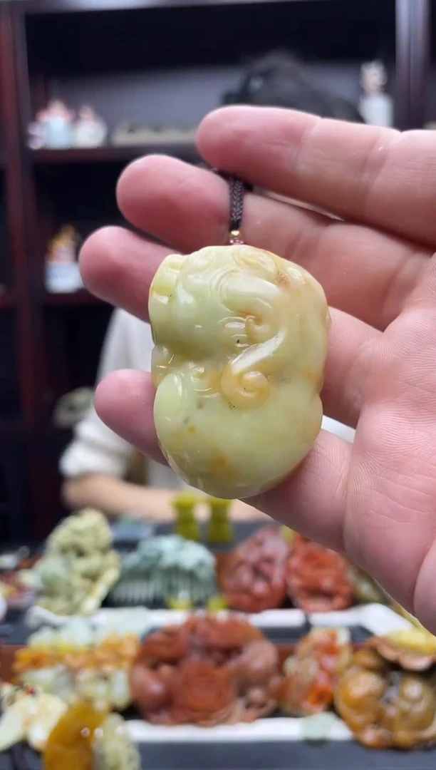 岫玉未镶嵌吊坠·