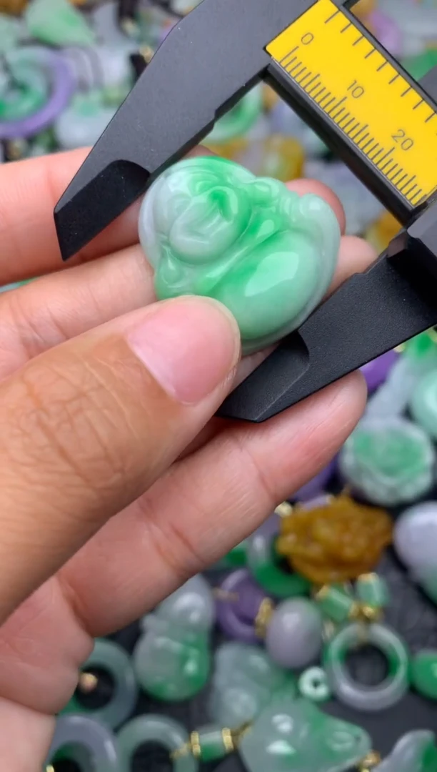颈饰未镶嵌翡翠天然缅甸翡翠吊坠