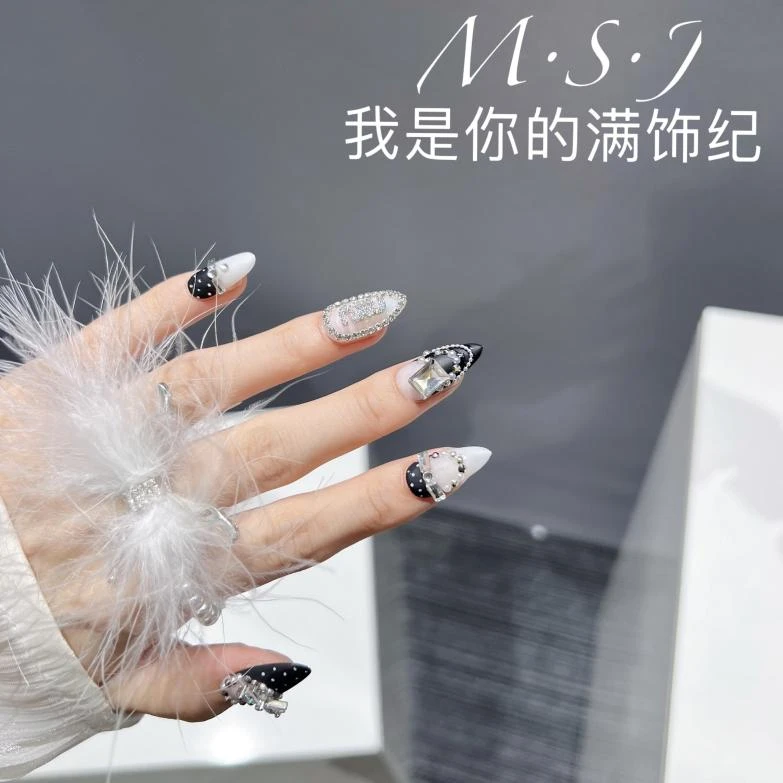 满饰纪|M433「miumiu女孩」轻奢钻饰网红穿戴甲手工美甲纯欲冰透