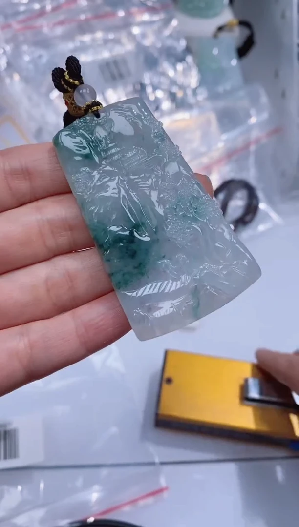 颈饰未镶嵌翡翠吊坠