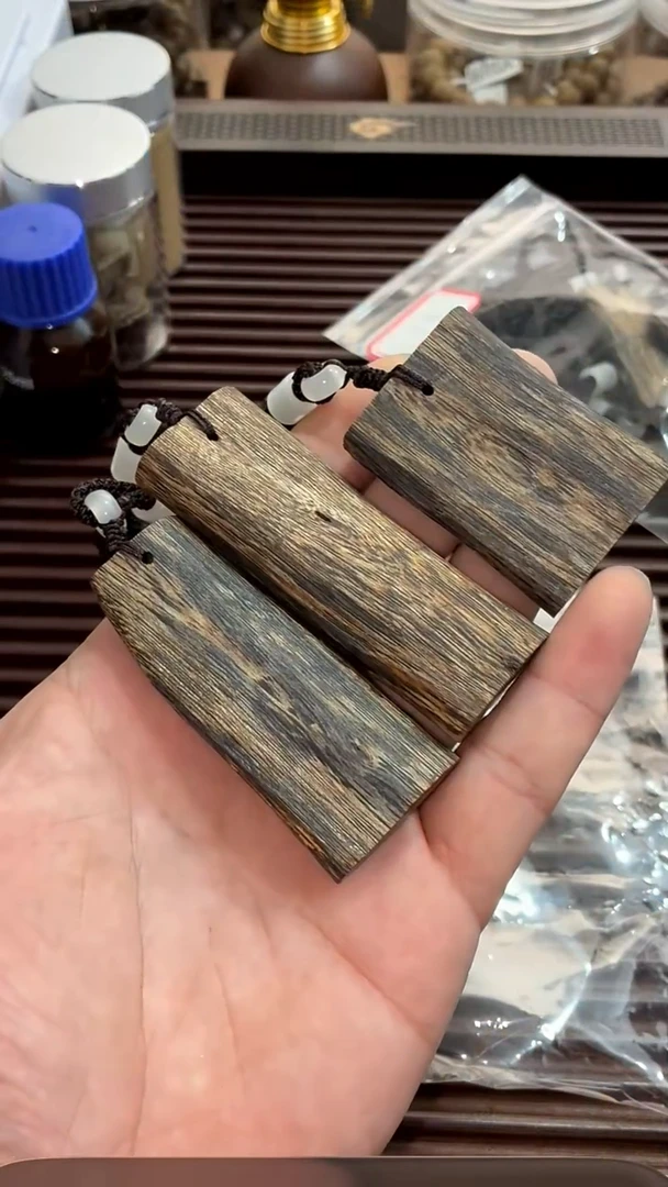 沉香吊坠素颜原色15克