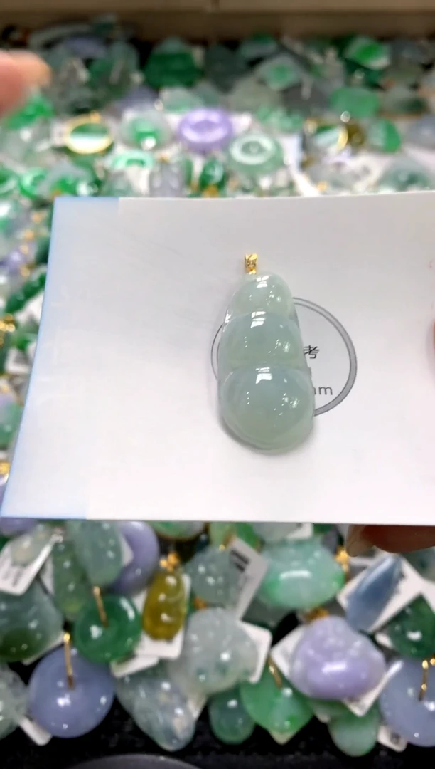 颈饰18K金镶嵌翡翠1111111111111111