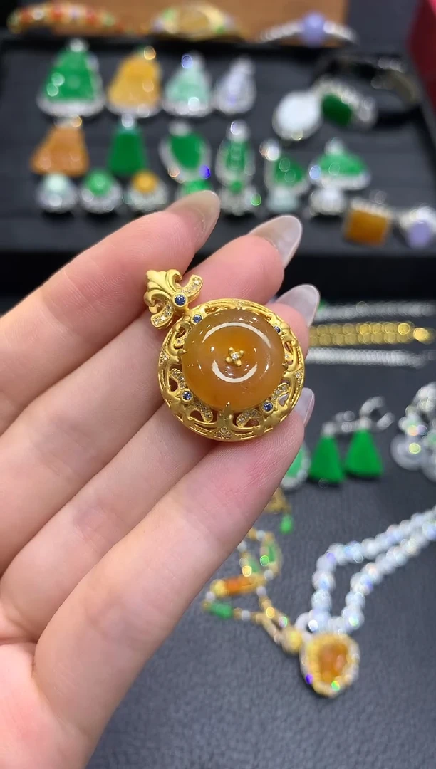 吊坠(不含链)18K金镶嵌翡翠24