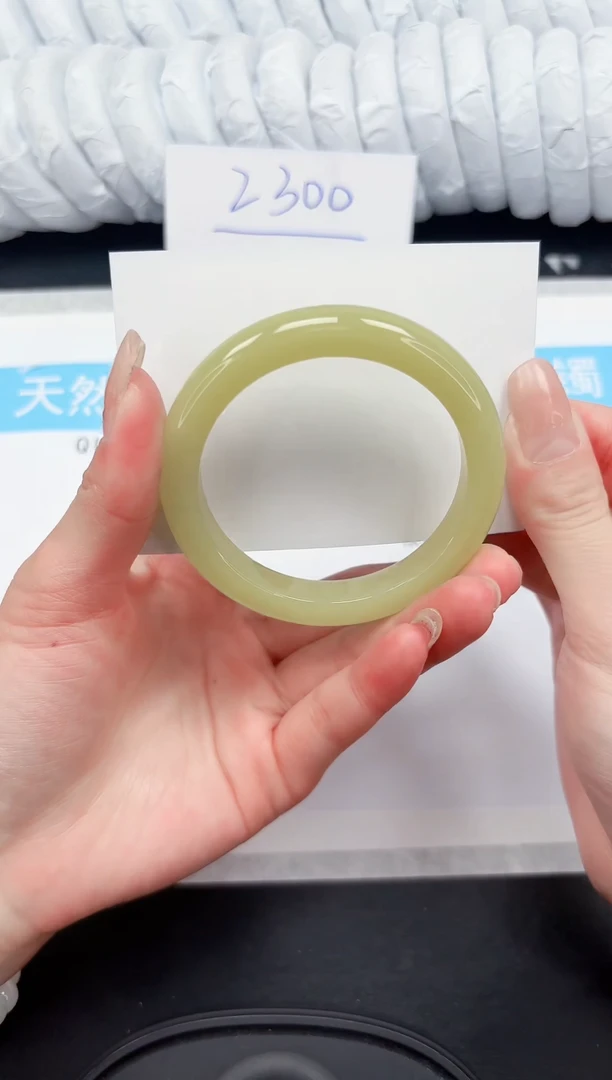 【闪购商品】石英质玉手镯未镶嵌30-56