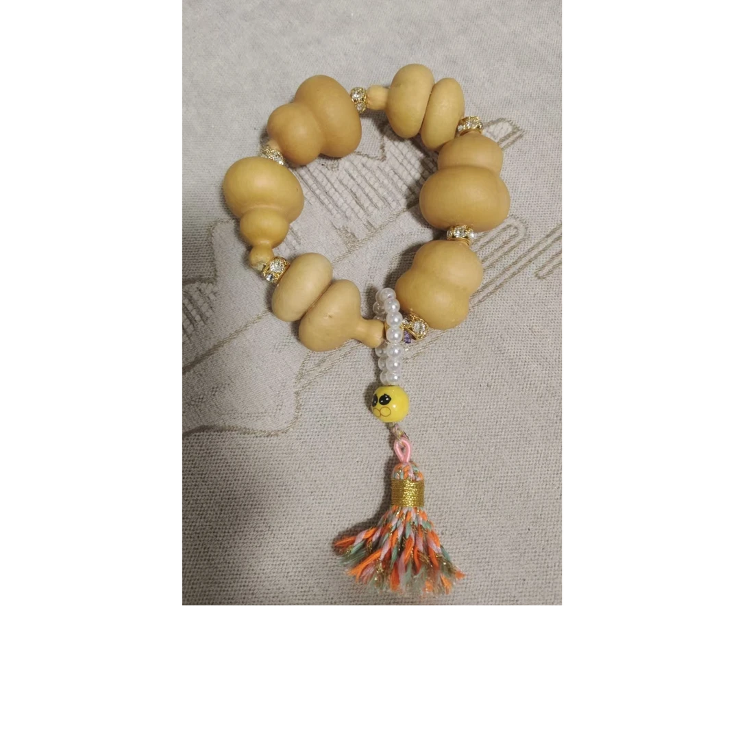 手工手持制作葫芦工艺品