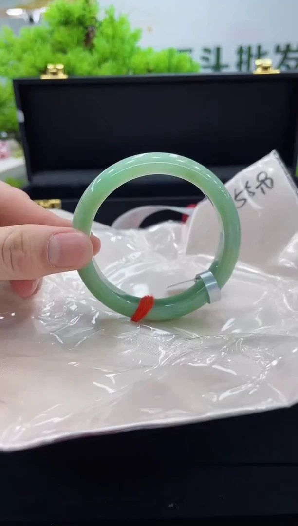 【闪购商品】翡翠手镯未镶嵌手镯