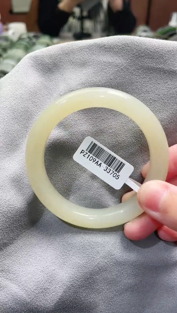 【闪购商品】和田玉手镯未镶嵌55+圈口