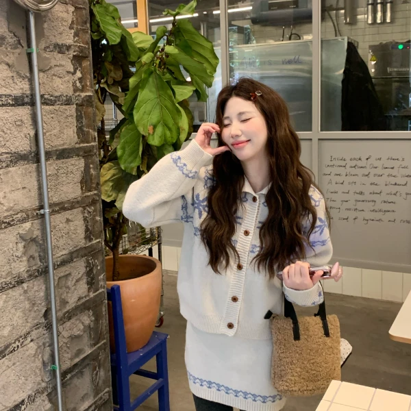 Berry 喜你而欢大庞定制 两色翻领花纹毛衣开衫高腰短裙懒人套装