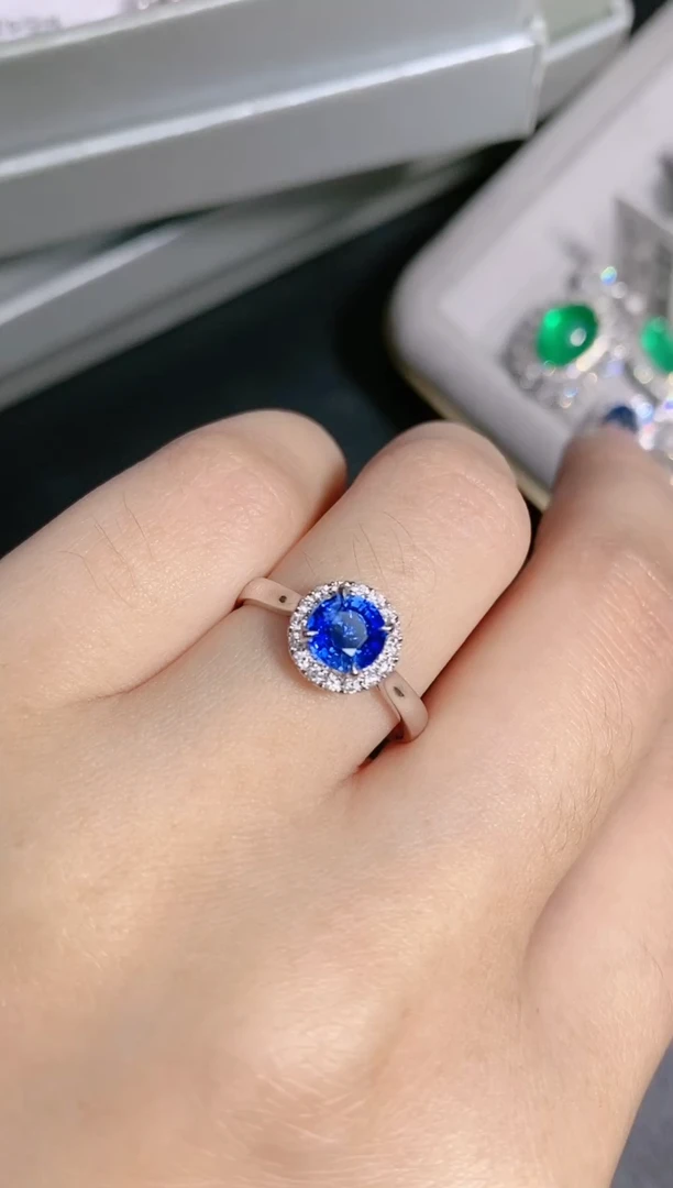 18K金戒指蓝宝石18K金镶嵌.