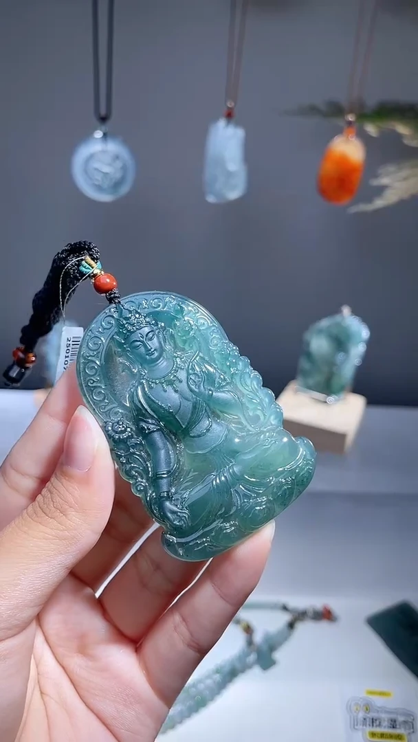 颈饰未镶嵌翡翠度母