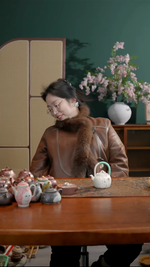 茶壶紫砂咖***奶白泥刻字荷花提梁壶