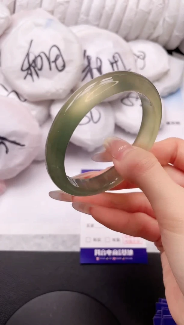 【闪购商品】石英质玉手镯未镶嵌11K81-56