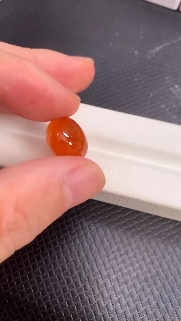 未镶嵌裸石石榴石（芬达石）天然芬达石18ct