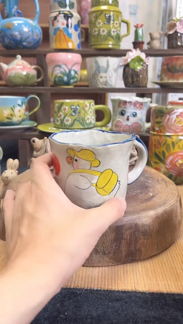 摆件手绘高温釉下陶瓷