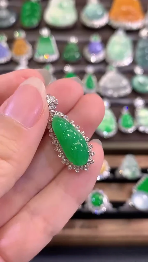 吊坠(不含链)18K金镶嵌翡翠c29