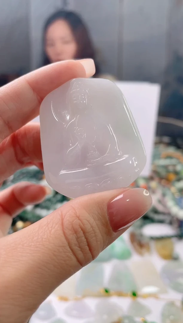 翡翠未镶嵌吊坠(赠链)观音