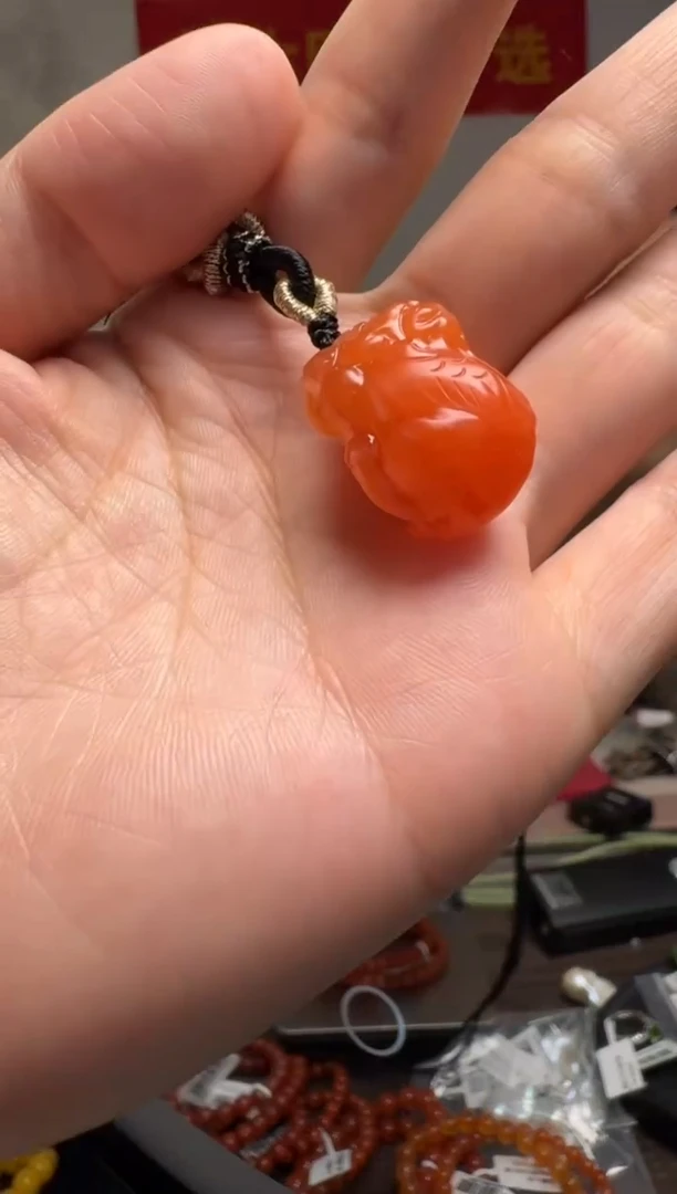 未镶嵌吊坠南红玛瑙南红貔貅雕刻件吊坠（吊坠孔）