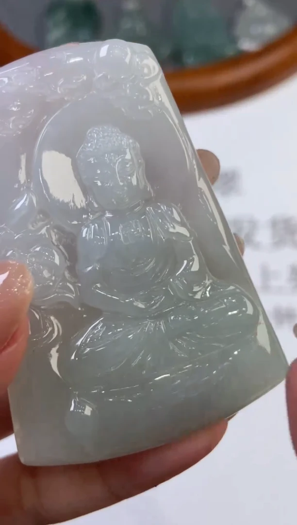翡翠挂件未镶嵌2222233     /多样性发一件