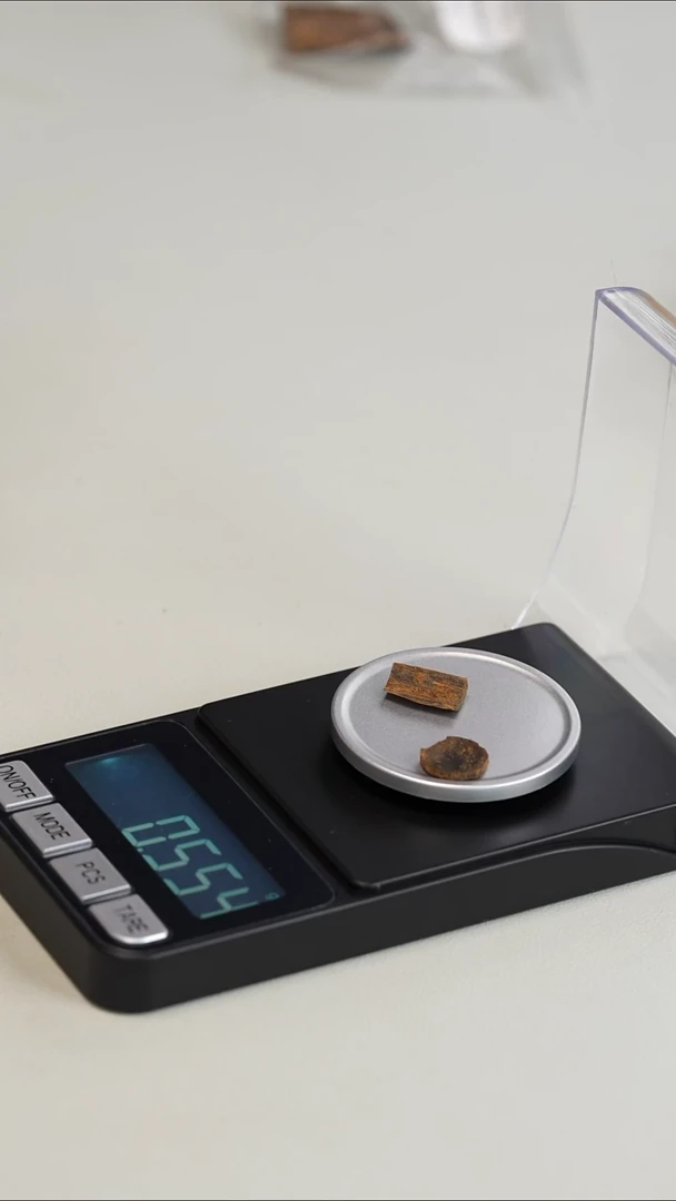 沉香沉香碎屑昱*越南广义省绿奇楠料0.55g