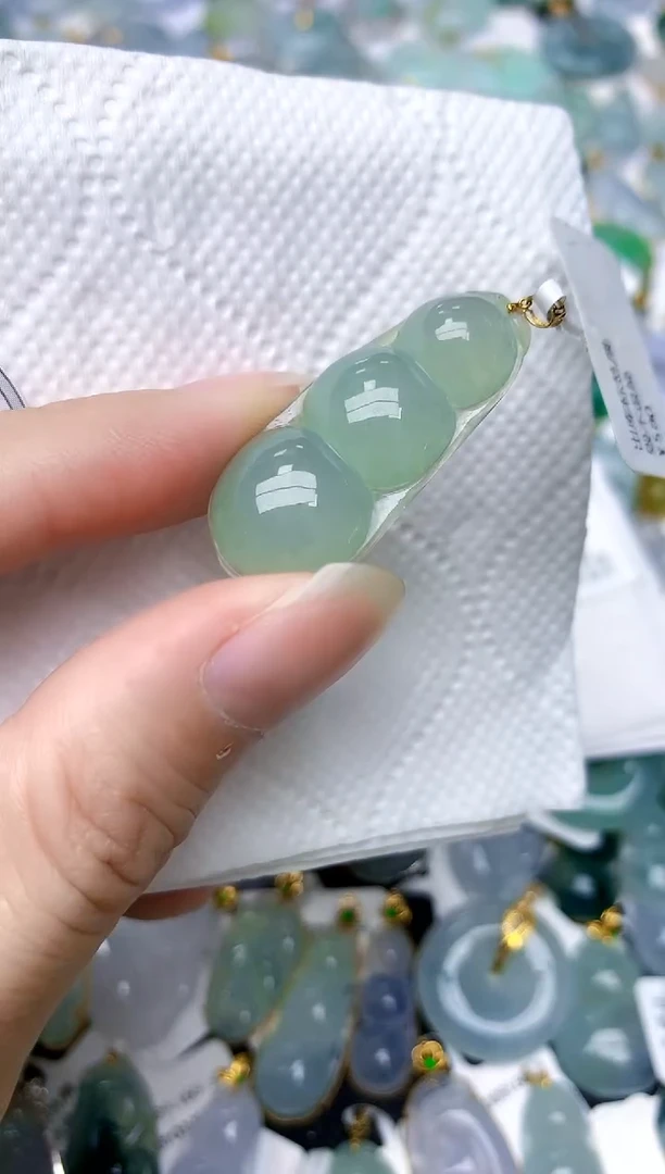 颈饰18K金镶嵌翡翠天然A货翡翠