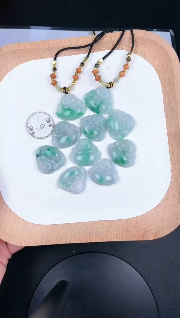 翡翠未镶嵌颈饰LC016翡翠细油飘阳绿小佛+送同款绳子多样性发其一