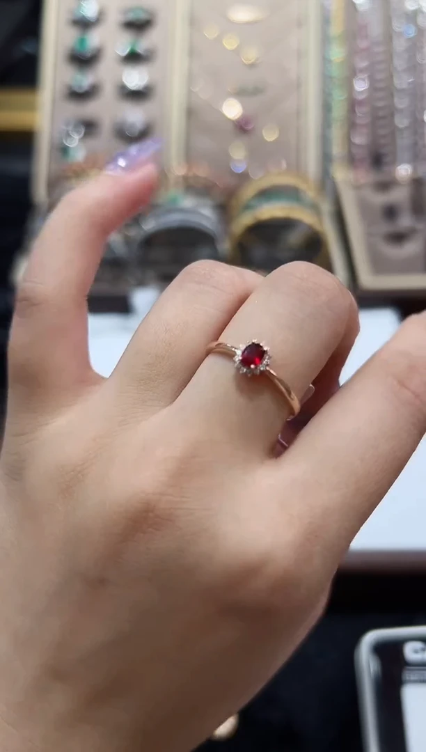 戒指18K金镶嵌红宝石·