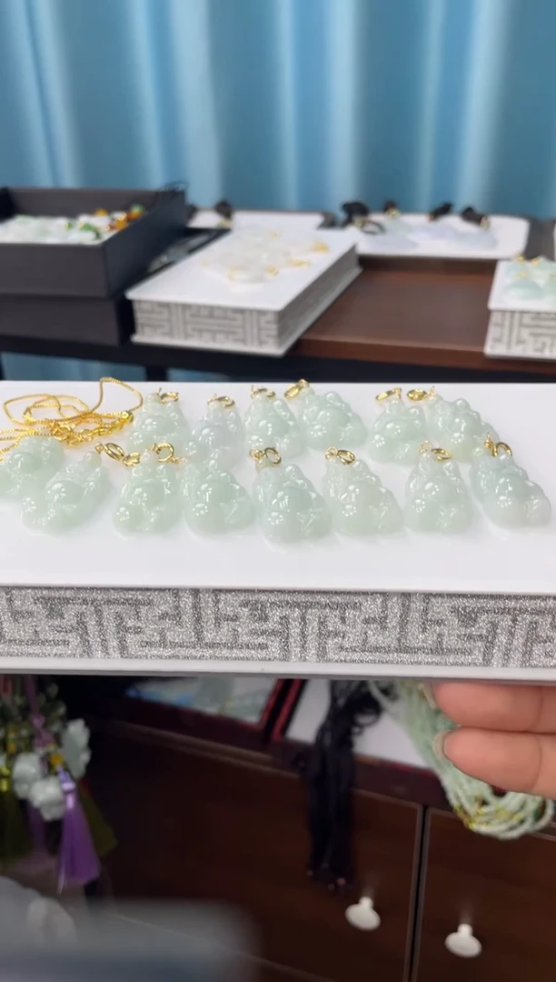 翡翠未镶嵌吊坠(不含链)布袋佛 多样性发其一